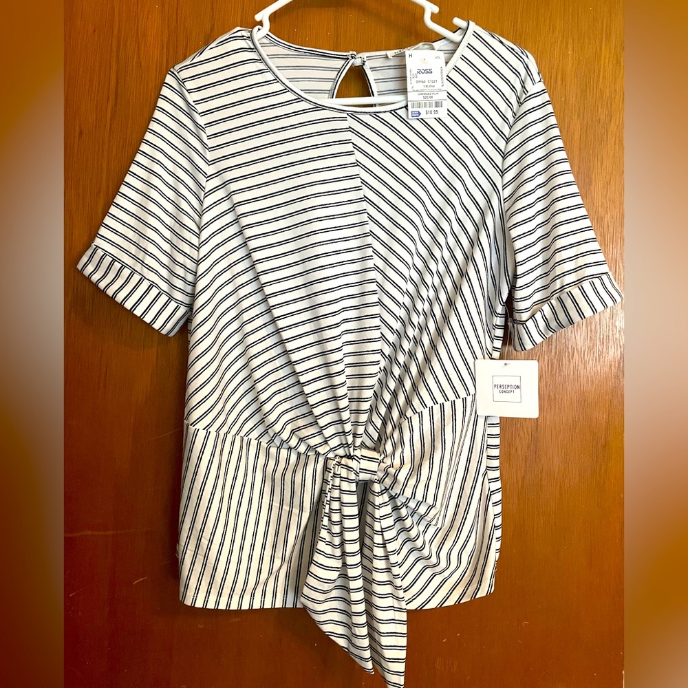 NEW Striped Tie-Front Top (Medium)